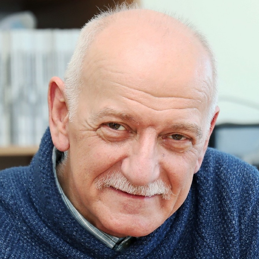 Dr Tomasz Komendziński